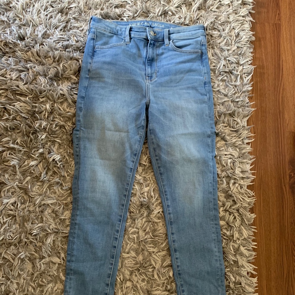 AMERICAN EAGLE JEANS